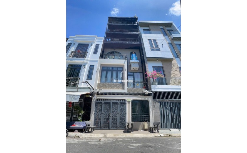 Bán nhà đẹp 4 tầng full tiện nghi – thang máy + NLMT – đường 10m Phước Long